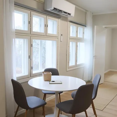 Törrö As 11, 1-5hlö Tilava Yläkerran Perheasunto Jokimaisemalla * Pudasjärvi